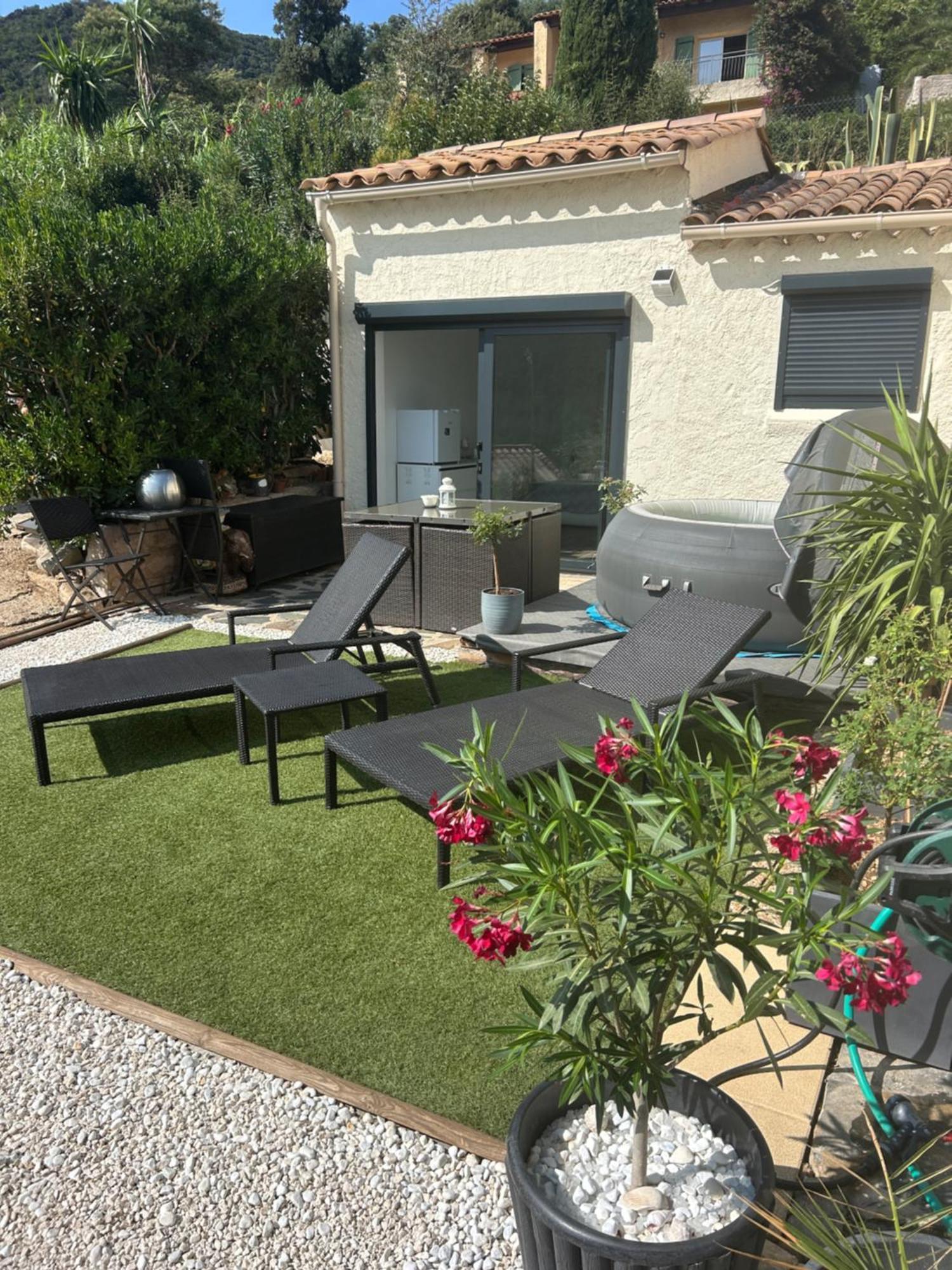 Belle Chambre Privee Avec Le Jardin Privatif Et Le Jacuzzi Cavalaire-sur-Mer Eksteriør bilde